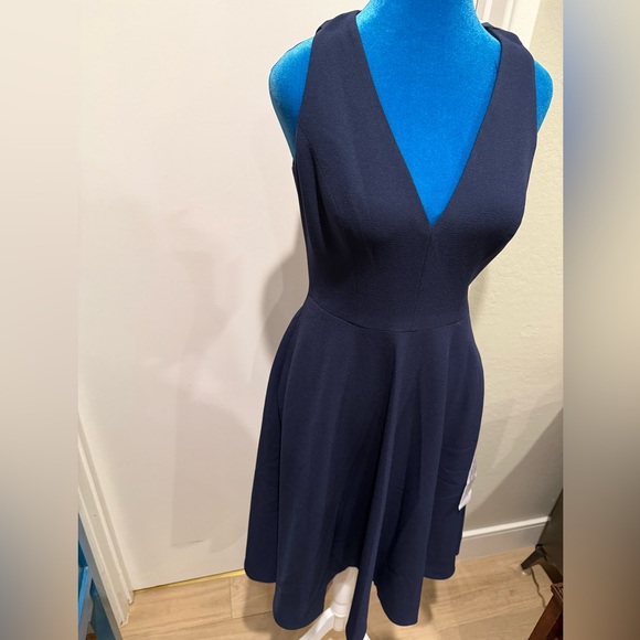 NWT-Dress the Population Navy V-Neck Cocktail Dress - Picture 1 of 7